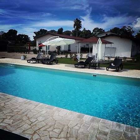 Oasi Di Francesca B&B Понтиния Экстерьер фото