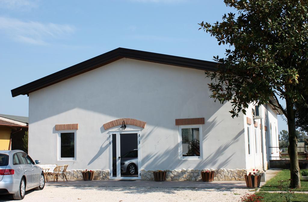 Oasi Di Francesca B&B Понтиния Экстерьер фото
