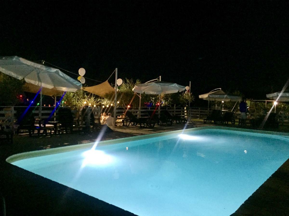 Oasi Di Francesca B&B Понтиния Экстерьер фото