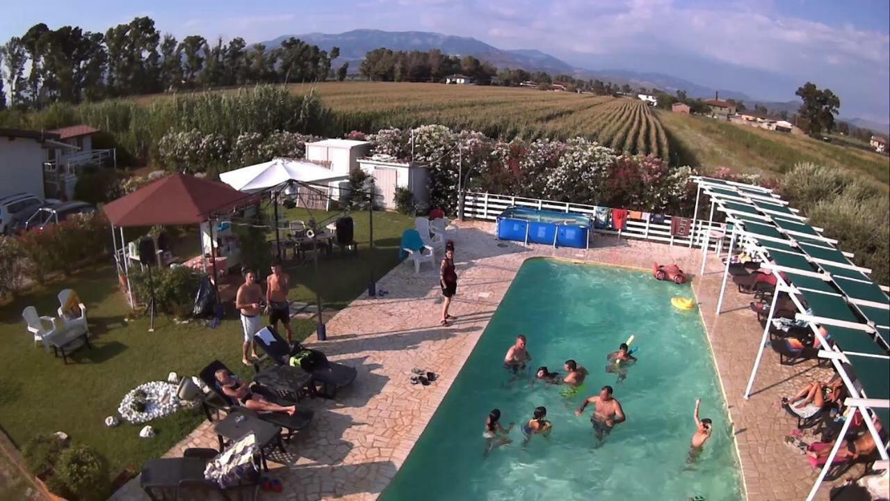 Oasi Di Francesca B&B Понтиния Экстерьер фото